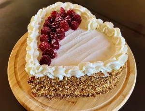 Réalisation de Les pâtisseries de Su Heartcake à la framboise, recette facile et délicieuse. Réalisation par Les pâtisseries de Su, pâtissière en Ille-et-vilaine.