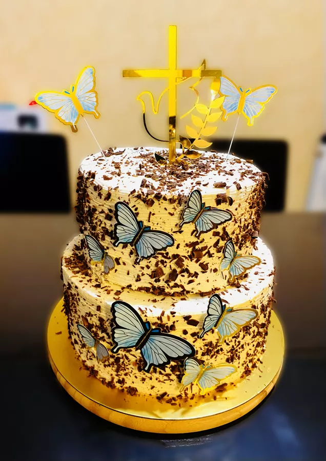 Photo d'une pièce montée réalisée par les pâtisseries de Su. Réalisation d'une commande d'une pièce montée pour un baptême. Les pâtisseries de Su, pâtissière en Ille-et-vilaine.
