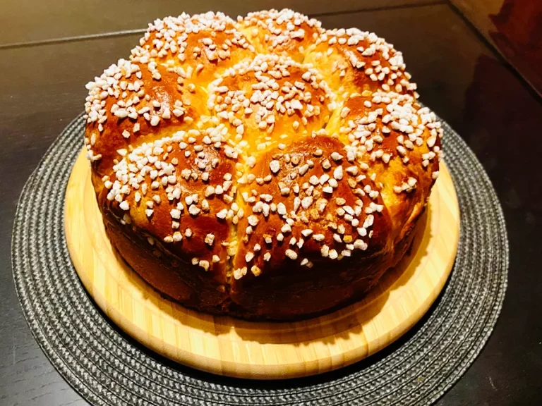 Recette et astuce pour une brioche gonflée, légère et filante par Les pâtisseries de Su, pâtissière en Ille-et-vilaine.